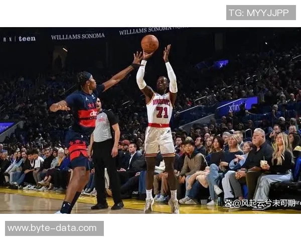 勇士主场强势击败国王122比103展现冠军实力 勇士主场强势击败国王122比103展现冠军实力