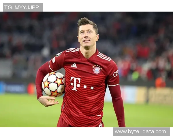 莱万回归旧主赛场引发拜仁球迷愤怒反应称其忘恩负义 莱万回归旧主赛场引发拜仁球迷愤怒反应称其忘恩负义