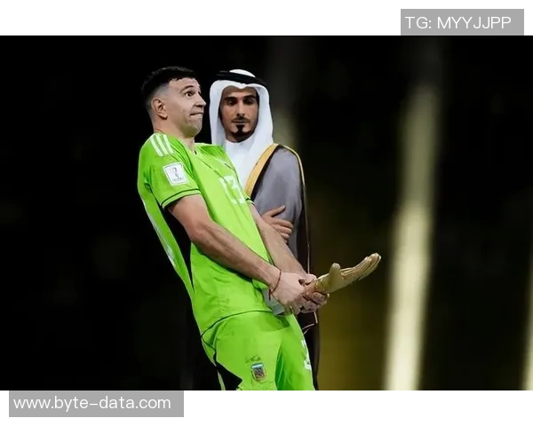 马丁内斯的传奇人生与足球事业:从球场新星到战术大师的蜕变之路 马丁内斯的传奇人生与足球事业:从球场新星到战术大师的蜕变之路